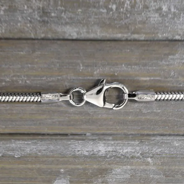 Goldkette als Schlangenkette in Weißgold 585 / 14K, 45 cm lang, 1,6 mm breit, Gewicht ca. 6.4 g.