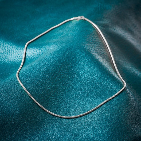 Goldkette als Schlangenkette in Weißgold 750 / 18K, 42 cm lang, 1,9 mm breit, Gewicht ca. 9.6 g.