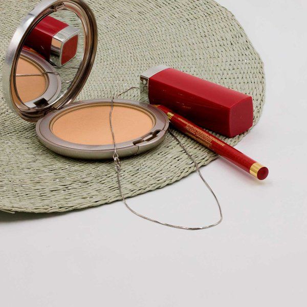 Goldkette als Schlangenkette diamantiert Weißgold 375 / 9K, 45 cm lang, 0,8 mm breit, Gewicht ca. 2.8 g.