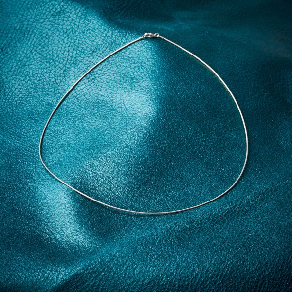 Goldkette als Tondakette in Weißgold 333 / 8K, 42 cm lang, 1 mm breit, Gewicht ca. 3.4 g.