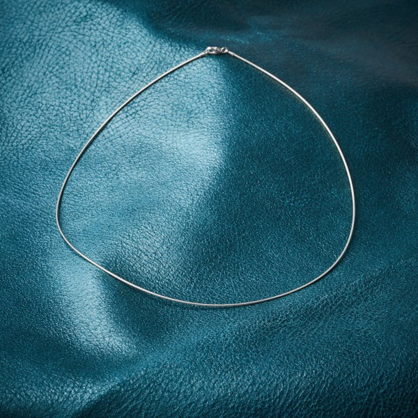 Goldkette als Tondakette in Weißgold 375 / 9K, 42 cm lang, 1 mm breit, Gewicht ca. 3.4 g.