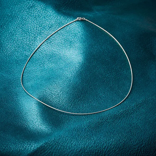 Goldkette als Tondakette in Weißgold 585 / 14K, 38 cm lang, 1 mm breit, Gewicht ca. 3.7 g.