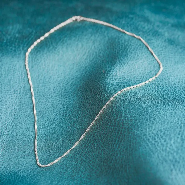 Goldkette als Singapurkette in Weißgold 585 / 14K, 34 cm lang, 1,4 mm breit, Gewicht ca. 1.4 g.