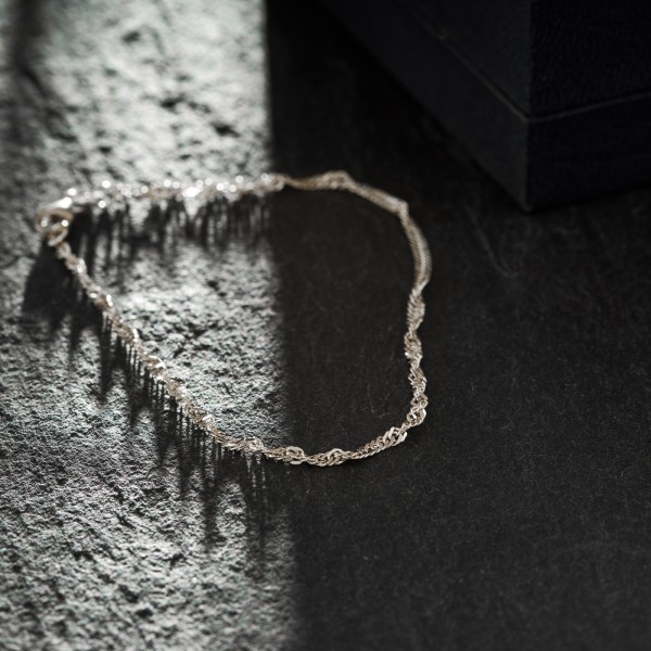 Armband als Singapurkette in Weißgold 585 / 14K, 21 cm lang, 2,2 mm breit, Gewicht ca. 2.2 g.