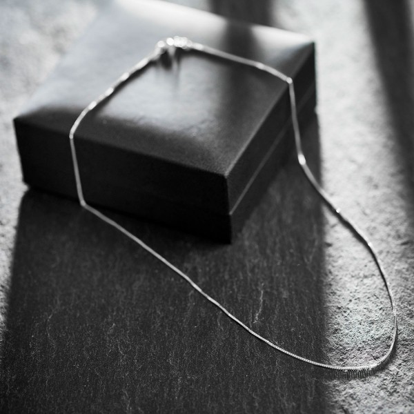 Goldkette als Venezianerkette in Weißgold 333 / 8K, 42 cm lang, 0,7 mm breit, Gewicht ca. 1.5 g.