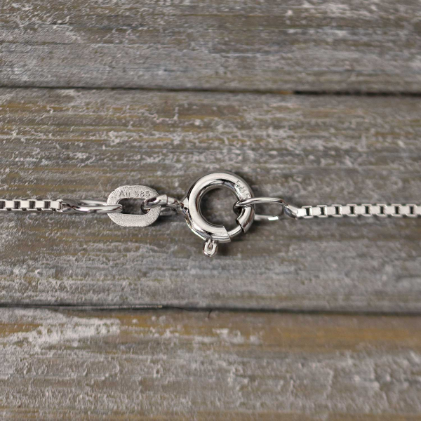 Goldkette als Venezianerkette in Weißgold 585 / 14K, 36 cm lang, 0,9 mm breit, Gewicht ca. 2.6 g.