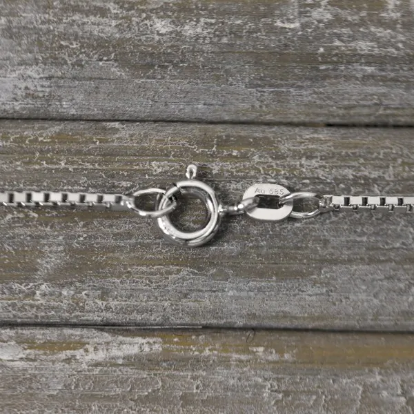 Goldkette als Venezianerkette in Weißgold 585 / 14K, 95 cm lang, 1,2 mm breit, Gewicht ca. 9.9 g.