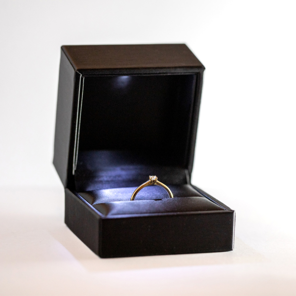 Verlobungsring in 750ger Gelbgold mit Diamant 0,05K bis 1 Karat