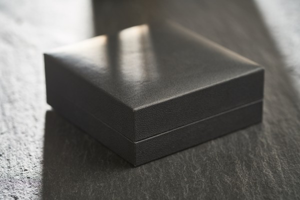 Goldkette als Ankerkette flach in Weißgold 333 / 8K, 45 cm lang, 0,8 mm breit, Gewicht ca. 0.9 g.