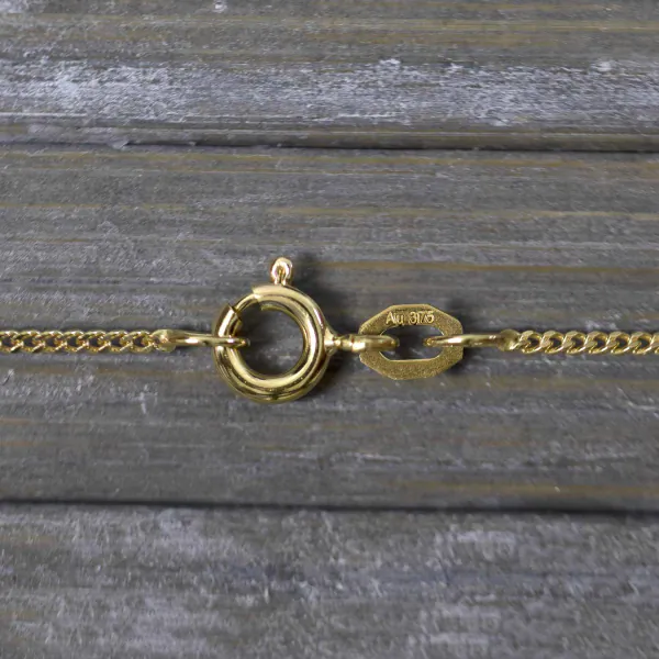Goldkette als Panzerkette flach in Gelbgold 375 / 9 Karat, 36 cm lang, 1.2 mm breit, Gewicht ca. 1.6 g.