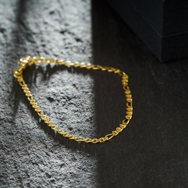 Armband als Panzerstegkette in Gelbgold 333 / 8 K, 21,5 cm lang, 2,5mm breit, Gewicht ca. 2.1 g.