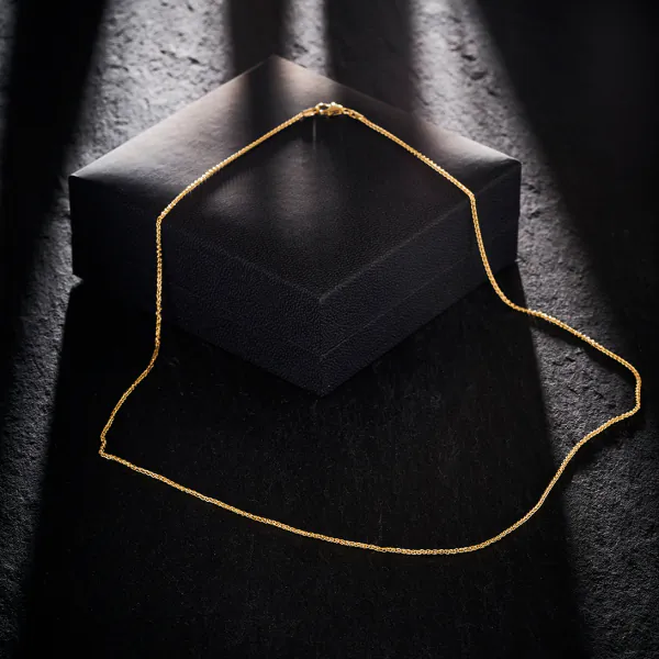 Goldkette als Zopfkette in Gelbgold 585 / 14K, 38 cm lang, 1,3 mm breit, Gewicht ca. 2.5 g.