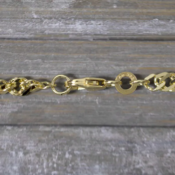 Goldkette als Singapurkette in Gelbgold 333 / 8K, 36 cm lang, 3,4 mm breit, Gewicht ca. 6.2 g.