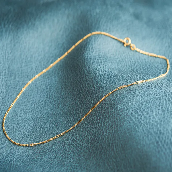 Goldkette als Figarokette diamantiert in Gelbgold 585 / 14K, 60 cm lang, 1,5 mm breit, Gewicht ca. 3.2 g.