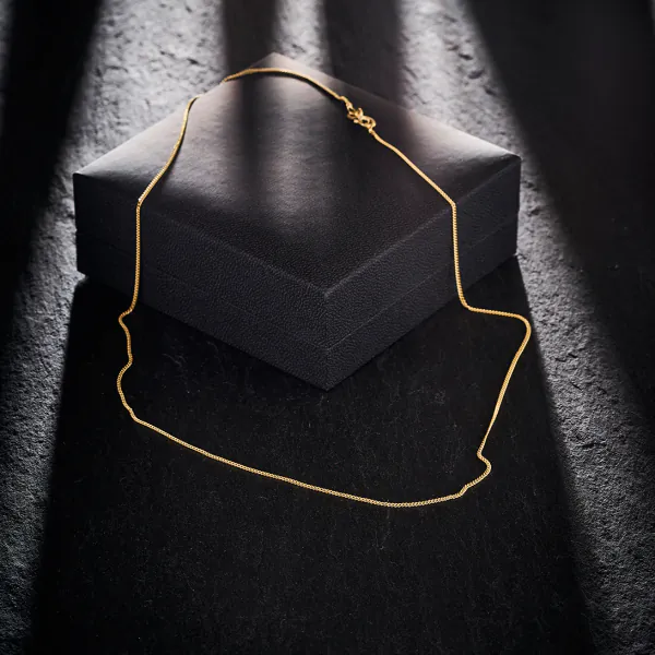Goldkette als Panzerkette flach in Gelbgold 585 / 14K, 40 cm lang, 1,2 mm breit, Gewicht ca. 2.1 g.