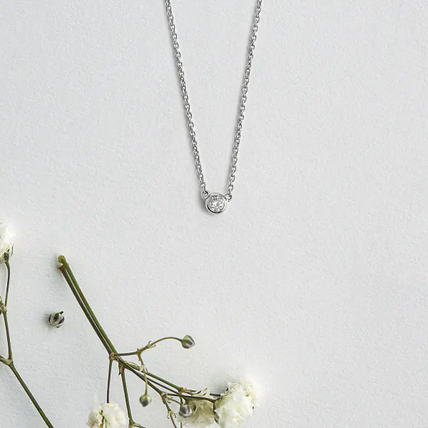 Diamantanhänger in 0,10 Karat, Weißgold 585 / 14 Karat, mit einer 585ger Goldkette in 43 cm