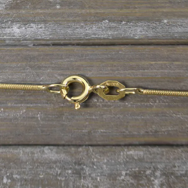 Goldkette als Schlangenkette in Gelbgold 375 / 9K, 45 cm lang, 0,9 mm breit, Gewicht ca. 3.3 g.