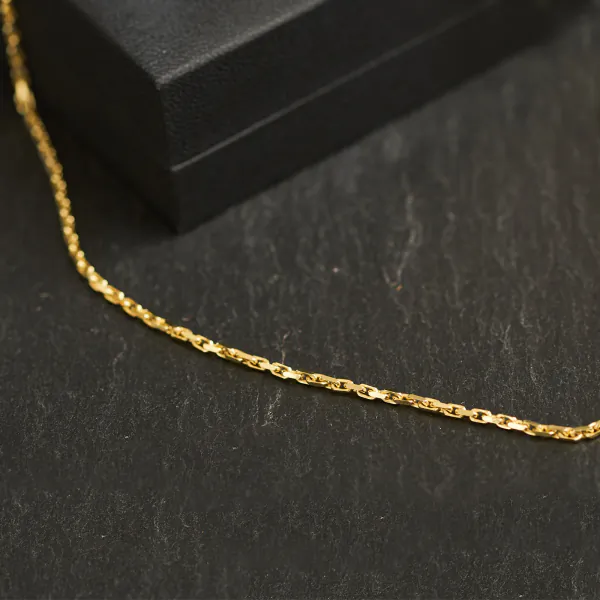 Armband als Ankerkette diamantiert in Gelbgold 750 / 18K, 20 cm lang, 2 mm breit, Gewicht ca. 6 g.
