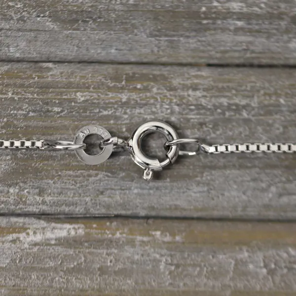 Goldkette als Venezianerkette in Weißgold 333 / 8K, 45 cm lang, 0,9 mm breit, Gewicht ca. 2.7 g.