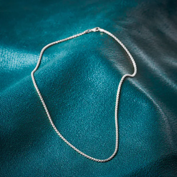 Goldkette als Venezianerkette in Weißgold 750 / 18K, 45 cm lang, 2 mm breit, Gewicht ca. 11.6 g.