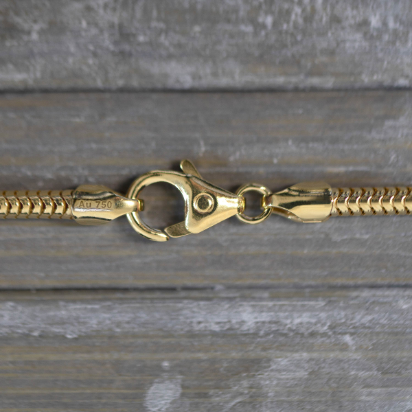 Goldkette als Schlangenkette in Gelbgold 750 / 18 Karat, 65 cm lang, 2.4 mm breit, Gewicht ca. 24 g.