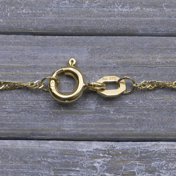 Goldkette als Singapurkette in Gelbgold 375 / 9 Karat, 100 cm lang, 1.4 mm breit, Gewicht ca. 3.6 g.