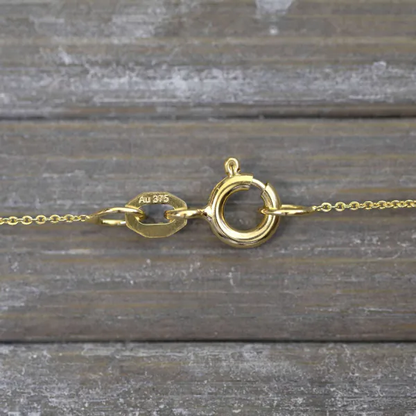 Goldkette als Ankerkette flach in Gelbgold 375 / 9K, 42 cm lang, 0,8 mm breit, Gewicht ca. 0.8 g.