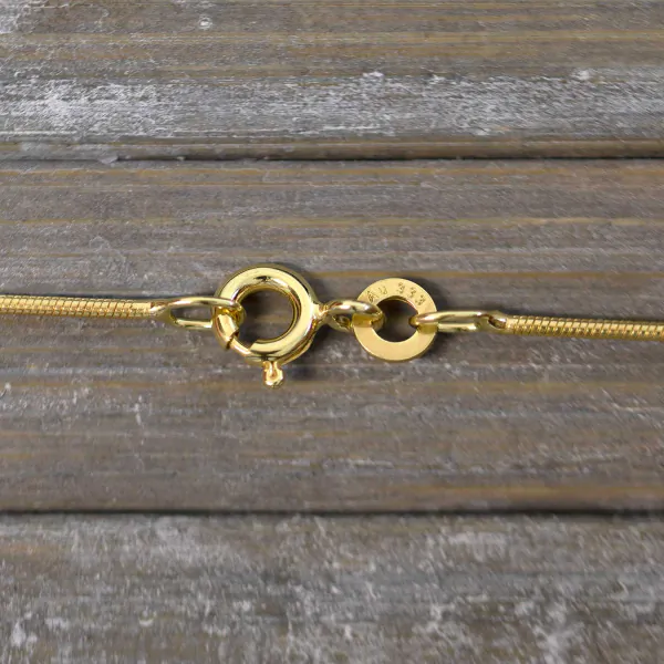 Goldkette als Schlangenkette in Gelbgold 333 / 8 Karat, 65 cm lang, 0.9 mm breit, Gewicht ca. 4,6 g.