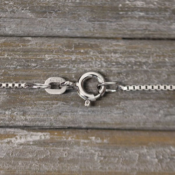 Goldkette als Venezianerkette in Weißgold 585 / 14K, 38 cm lang, 0,9 mm breit, Gewicht ca. 2.7 g.