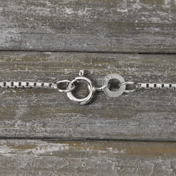 Goldkette als Venezianerkette in Weißgold 333 / 8K, 80 cm lang, 1,2 mm breit, Gewicht ca. 7.3 g.