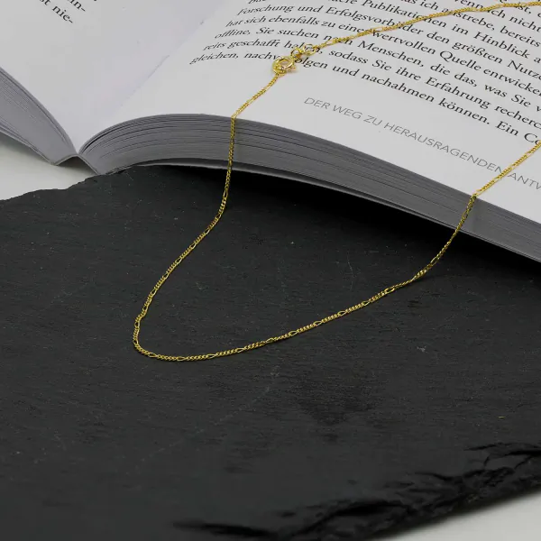 Goldkette als Figarokette diamantiert in Gelbgold 333 / 8K, 45 cm lang, 1,1 mm breit, Gewicht ca. 1.2 g.