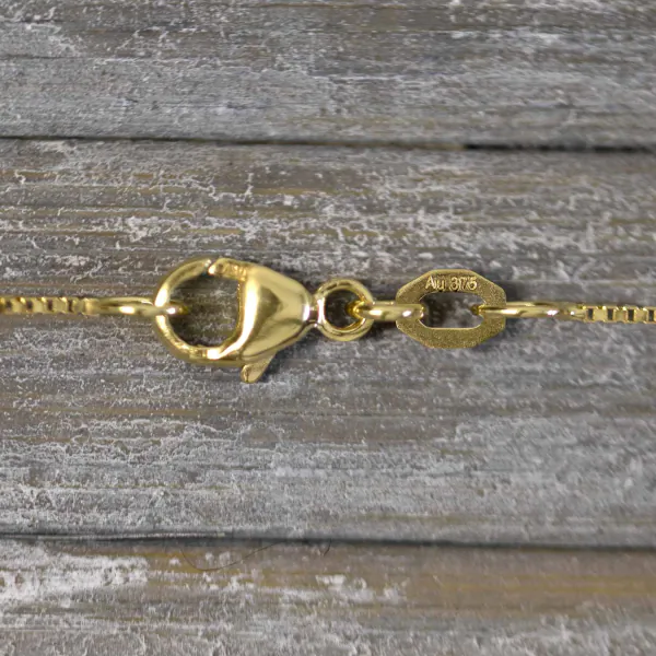 Goldkette als Venezianerkette in Gelbgold 375 / 9K, 45 cm lang, 0,7 mm breit, Gewicht ca. 1.8 g.