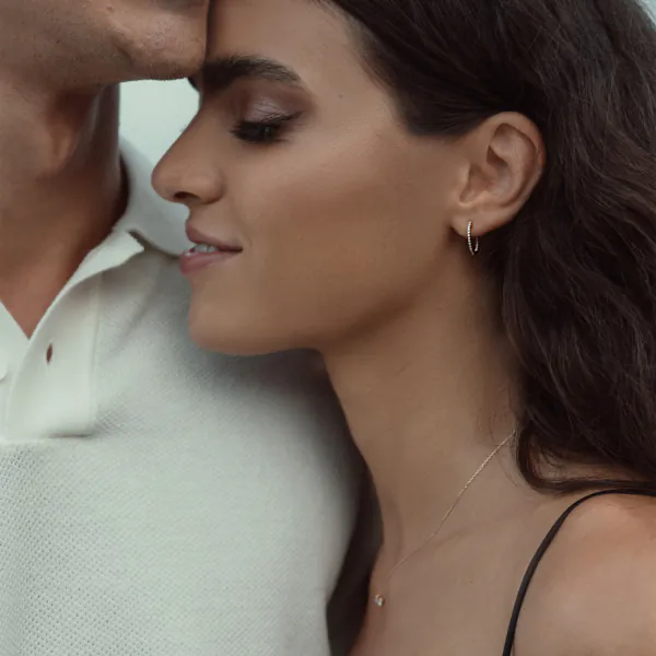 0,20 Karat Diamant Creolen, Rotgold 750 / 18 Karat, Außendurchmesser 15 mm, Breite 1.2 mm, Gewicht ca. 1.6 g.