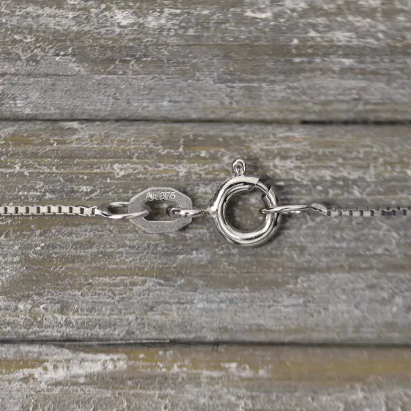Goldkette als Venezianerkette in Weißgold 375 / 9K, 60 cm lang, 0,7 mm breit, Gewicht ca. 2 g.
