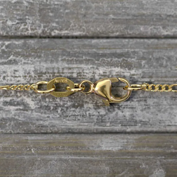 Goldkette als Figarokette diamantiert in Gelbgold 375 / 9 Karat, 38 cm lang, 1.5 mm breit, Gewicht ca. 1,9 g.