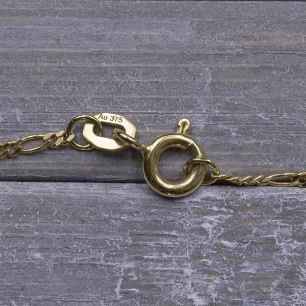 Goldkette als Figarokette diamantiert in Gelbgold 375 / 9K, 55 cm lang, 1,5 mm breit, Gewicht ca. 2.6 g.