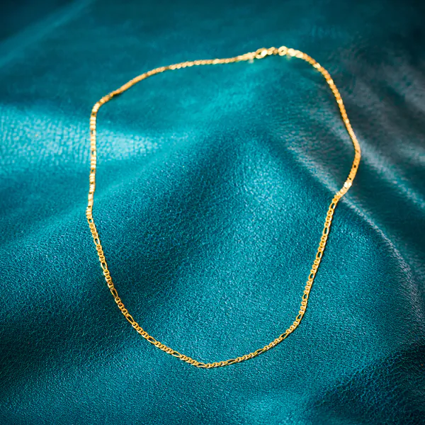 Goldkette als Panzerstegkette in Gelbgold 375 / 9 Karat, 50 cm lang, 2.5 mm breit, Gewicht ca. 4.9 g.