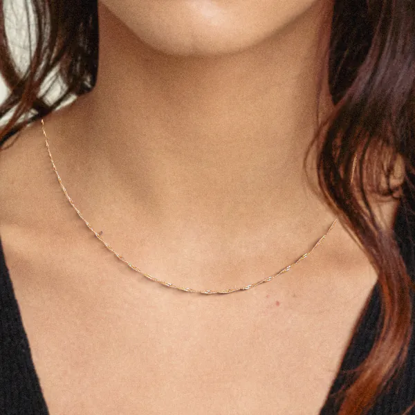 Goldkette als Singapurkette in Gelbgold 375 / 9 Karat, 75 cm lang, 1.2 mm breit, Gewicht ca. 2.1 g.
