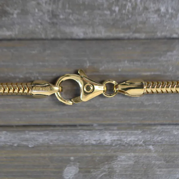 Goldkette als Schlangenkette in Gelbgold 750 / 18K, 34 cm lang, 2,4 mm breit, Gewicht ca. 12.5 g.