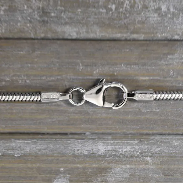 Goldkette als Schlangenkette in Weißgold 333 / 8K, 40 cm lang, 1,6 mm breit, Gewicht ca. 4.3 g.