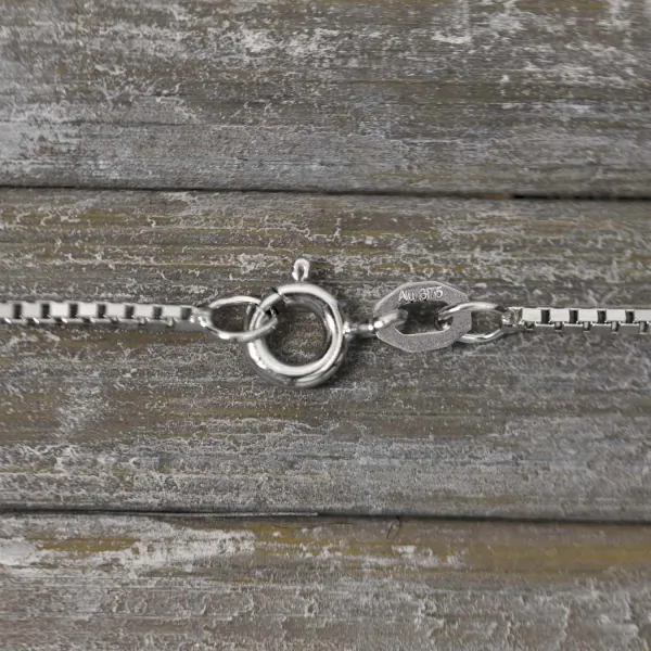 Goldkette als Venezianerkette in Weißgold 375 / 9K, 55 cm lang, 1,2 mm breit, Gewicht ca. 5.1 g.