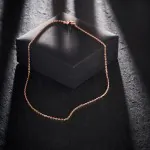 Goldkette als Ankerkette diamantiert in Rotgold 585 / 14K, 45 cm lang, 1,9 mm breit, Gewicht ca. 6 g.