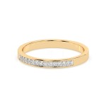 0,11 Karat Diamant Verlobungsring mit 13 Diamanten, Gelbgold 585 / 14K, Weite 51 mm, Gewicht ca. 1.9 g.