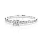 0,1+0,16 Karat Diamant Verlobungsring mit 21 Diamanten, Weißgold 585 / 14K, Weite 64 mm, Gewicht ca. 1.2 g.