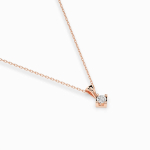 Diamantanhänger in 0,08 Karat, Rotgold 585 / 14 Karat, mit einer 585ger Goldkette in 40 cm lang, Gewicht ca. 1,5 g.