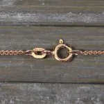 Goldkette als Panzerkette flach in Rotgold 375 / 9 Karat, 34 cm lang, 1.7 mm breit, Gewicht ca. 2.9 g.