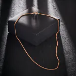 Goldkette als Panzerkette flach in Rotgold 333 / 8K, 36 cm lang, 1,7 mm breit, Gewicht ca. 3 g.