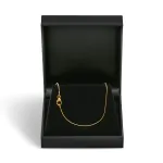 Goldkette als Schlangenkette in Gelbgold 750 / 18K, 42 cm lang, 0,8 mm breit, Gewicht ca. 2.8 g.