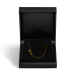 Goldkette als Ankerkette flach in Gelbgold 333 / 8 Karat, 40 cm lang, 0.8 mm breit, Gewicht ca. 0,7 g.