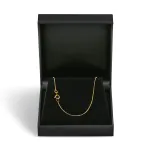 Goldkette als Schlangenkette in Gelbgold 333 / 8K, 38 cm lang, 0,9 mm breit, Gewicht ca. 2.7 g.